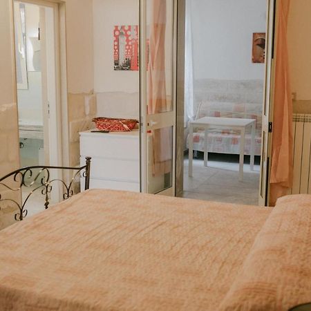 Le Camporelle In Citta Bed & Breakfast Лече Екстериор снимка