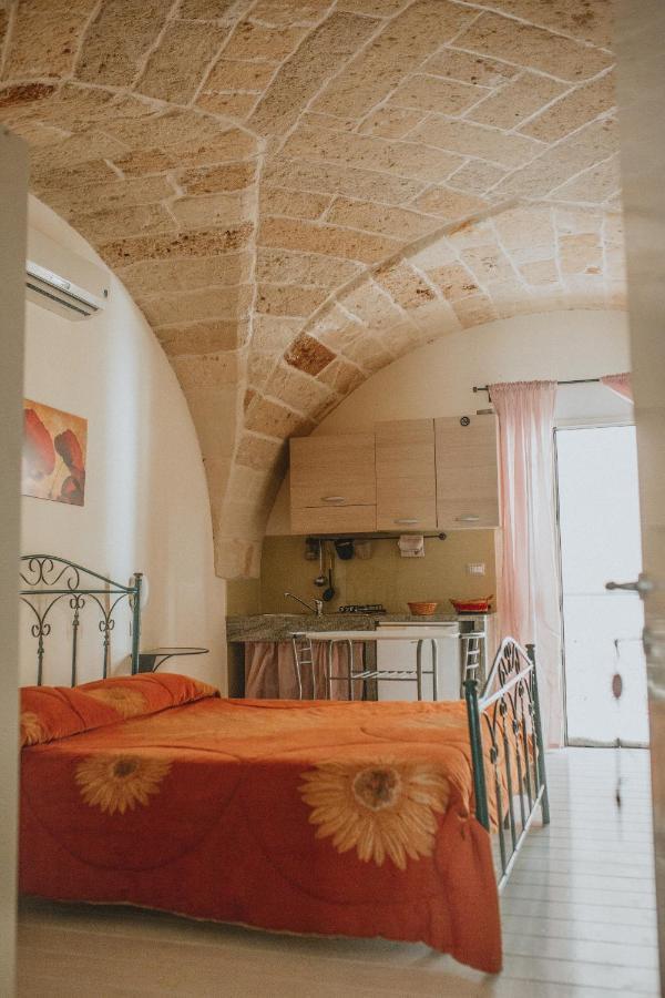 Le Camporelle In Citta Bed & Breakfast Лече Екстериор снимка