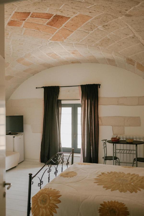Le Camporelle In Citta Bed & Breakfast Лече Екстериор снимка