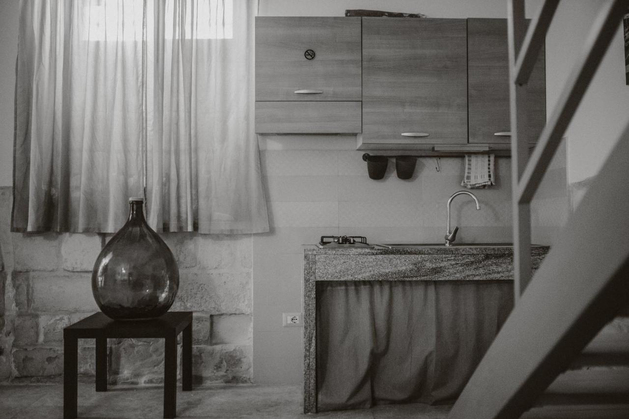 Le Camporelle In Citta Bed & Breakfast Лече Екстериор снимка