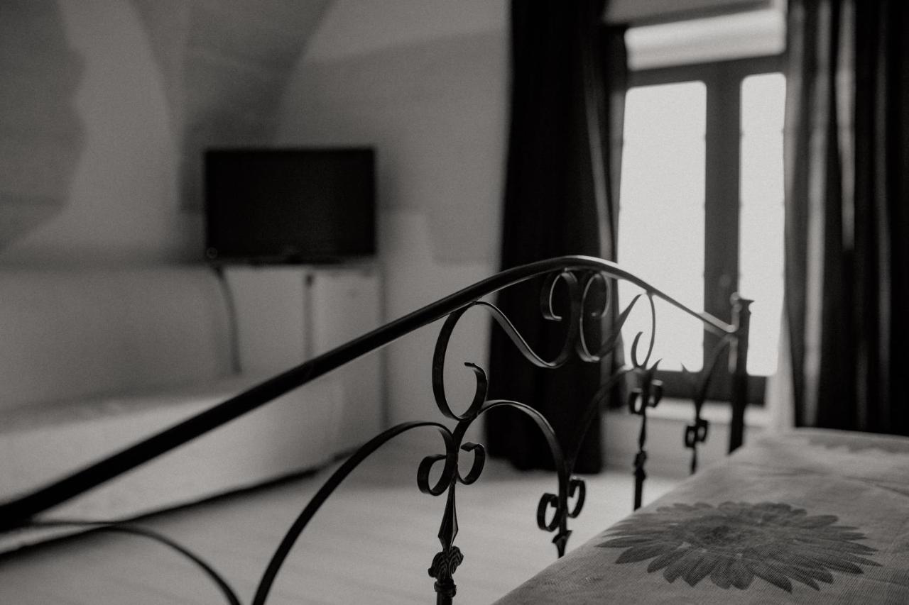 Le Camporelle In Citta Bed & Breakfast Лече Екстериор снимка